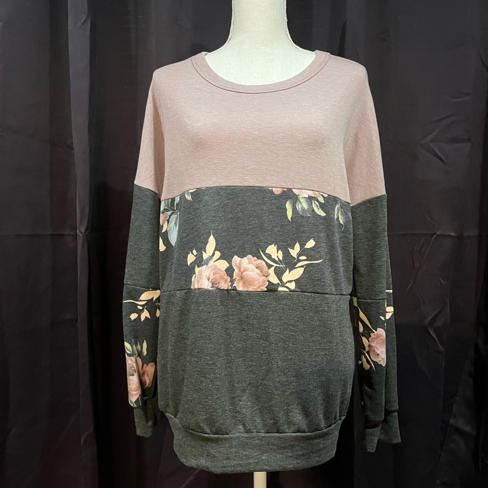 New Heimish USA long sleeve floral color block top.  Sz. L